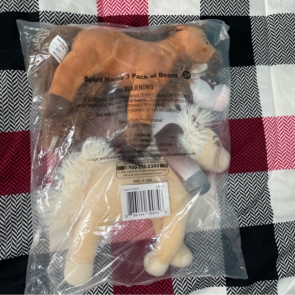 Spirit Untamed Pack of 3 horses NWT - Picture 2 of 2